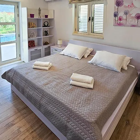 Holiday home Lovely In With Kitchen *