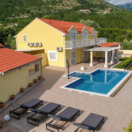Lovely In With Kitchen Holiday home *
