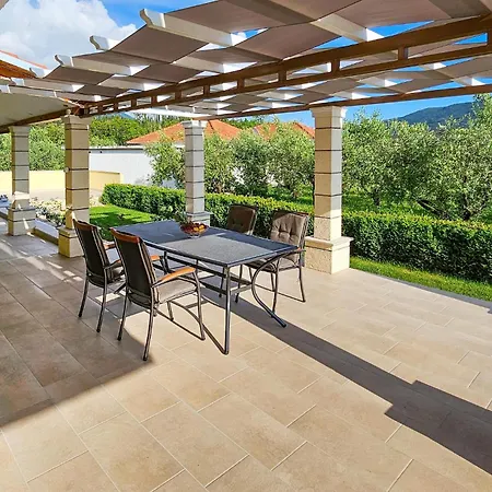 Lovely In With Kitchen Holiday home