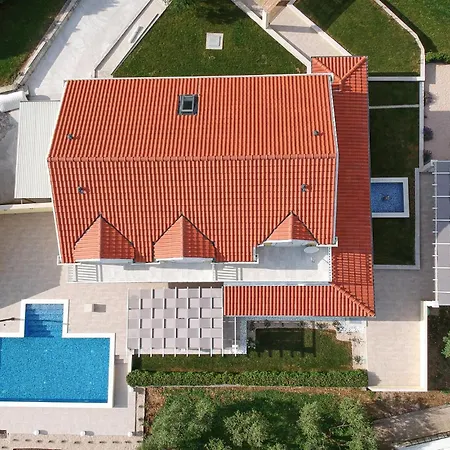 Lovely In With Kitchen Holiday home *