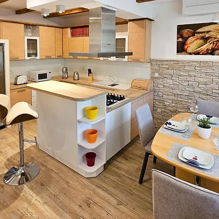 Holiday home Lovely In With Kitchen Gruda